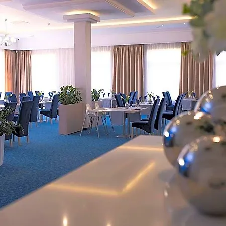 Alabaster Aparthotel 4*